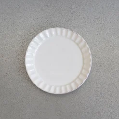 Assiette cannelée Kohiki Shima - Blanche