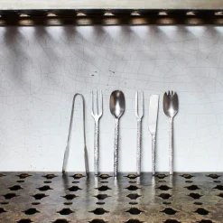 Fourchette apéro en métal martelé - Stonewash - La Nouvelle Table