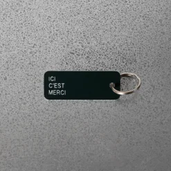 Merci x Various Keytags - Porte-clé "Ici C'est Merci" - Vert