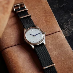 Montre LMM-H01 : HODINKEE (Mécanique)