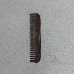 Peigne en corne à denture simple
