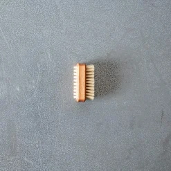 Petite brosse à ongles