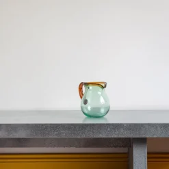Pichet transparent avec ligne ambre