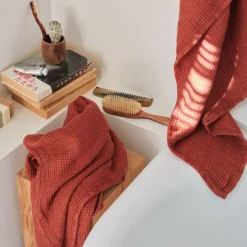 Serviette de bain en lin - Waffle - Rouge Urushi