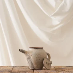 Théière en terre locale - Blanc gris