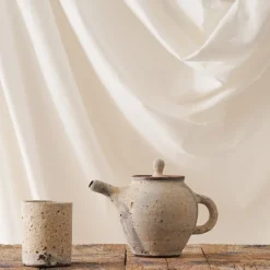 Théière en terre locale - Blanc gris
